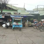 Pasar Setono Betek tampak depan, yang belum dilakukan pembongkaran, karena akan direnovasi.