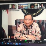 Mahfud MD saat jadi keynote speaker dalam webinar Tadarus Demokrasi, Relasi Agama, dan Demokrasi, yang diselenggarakan oleh MMD Initiative, Jakarta, Sabtu (17/4). foto: ist.