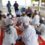 10 WNA India saat dilakukan pengecekan di Pondok Pesantren Madukawan Desa Palesanggar, Kecamatan Pegantenan. 