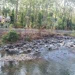 Taman Umbul Jambe persis terletak di pinggir sungai. 