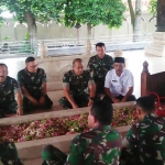 Pangdam saat ziarah ke makam Bung Karno di Kota Blitar, Rabu (25/4) siang.