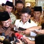 Mantan Presiden BJ Habibie, Presiden PKS Shobul Iman dalam Milad Ke-18 di Hotel Kartika Chandra, Jakarta, Minggu (24/4).