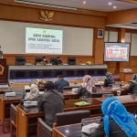 DPRD Gresik saat menggelar paripurna PK terhadap LPjP APBD 2020. foto: SYUHUD/ BANGSAONLINE