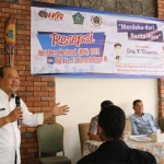 DISKUSI: Kadis Kominfo Y Siswojo saat memberikan paparan dalam Resepsi HPN 2018 "Merdeka dari Berita Hoax", di RM Waroeng Redjo, Rabu (29/8). foto: ist