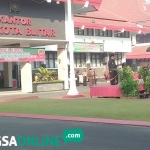 Apel pengamanan Pilgub dipimpin Wakil Wali Kota Blitar, Santoso. foto: AKINA/ BANGSAONLINE