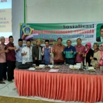 Nur Qolib bersama para penyaji sinau gerakan membangun desa mandiri di Kecamatan Menganti. foto: syuhud/bangsaonline