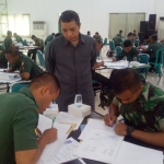 Ratusan prajurit baru Korem 084/Bhaskara Jaya saat mengikuti materi penelitian personel atau Litpers.