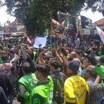 Demo ojol di depan Kantor Pemkab Jember.