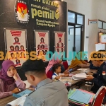 Para pendaftar PPS di KPU Nganjuk. Foto: BAMBANG DWI JULIANTO/BANGSAONLINE