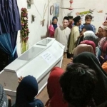 Jenazah saat tiba di rumah duka.