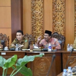 Bupati Muhdlor saat memimpin rapat persiapan Porprov VIII Jatim 2023, Senin (5/6/2023). Foto: Ist.