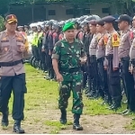 Kapolres Pacitan AKBP Sugandi saat melakukan apel gelar pasukan.