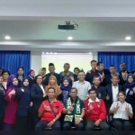 Foto bersama mahasiswa Pascasarjana Tep dengan dosen bersama pemateri.