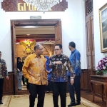 Pj Gubernur Jatim saat menerima Dubes India untuk Indonesia dan Timor Leste di Grahadi. 