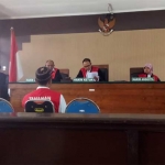 Terdakwa saat mengikuti sidang agenda penuntutan.