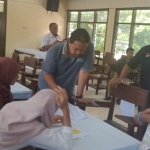 Pendaftar rekrutmen PPS mendatangi kantor KPU Jember untuk menyerahkan berkas di hari terakhir, Senin (24/8) kemarin.