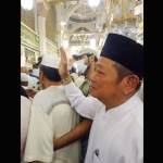 Abah Saiful saat ziarah ke Makam Nabi Muhammad SAW dan berdoa di Raudha Masjid Nabawi.