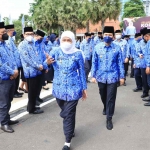 Gubernur Jawa Timur, Khofifah Indar Parawansa, saat memperingati HUT Korpri.