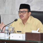 Bupati Pungkasiadi memimpin rapat staf. 