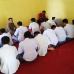 Para siswa yang kedapatan bolos sekolah mendapatkan pengarahan.