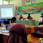 Penyuluhan Program JMS di SMAN 1 Karangan Trenggalek. (foto: HERMAN/ BANGSAONLINE)