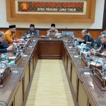 Ketua Fraksi Gerindra DPRD Jatim, Muhammad Fawait saat memimpin rapat fraksi.