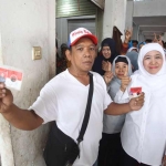 Khofifah mendapat dukungan spontan dari Maranata, kader PDIP Kota Surabaya. foto: ist.