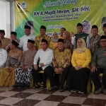 Jajaran pengurus DPC PKB dan DPD Golkar Kabupaten Pasuruan foto bersama usai pertemuan.