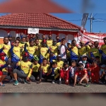 Warga RT 01, 02, 03, dan 04 Perumahan Lavender foto bersama setelah selesai gowes dan senam menyambut HUT RI ke 75, Ahad (16/8/2020).