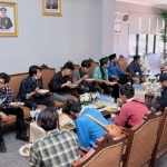 Kapolresta Sidoarjo menggandeng mahasiswa dalam forum audiensi di Polresta Sidoarjo, Senin (29/6/2020).