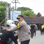 Kapolres Ngawi, AKBP Dwiasi Wiyatputera saat menindak lanjuti adanya aduan dari masyarakat.