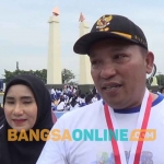 Bupati Sampang, Slamet Junaidi, saat jumpa pers di Alun-Alun Trunojoyo. Foto: MUTAMMIM/BANGSAONLINE