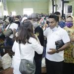 Ketua DPD Jaman Jatim, Mulyadi, S.H., bersama Pembina DPD Jaman Jatim, Ir. Poerwani, M.M., berdiskusi dengan Calon Wali Kota Surabaya, Machfud Arifin di GOR Cinbar Jalan Plemahan, Kelurahan Kedungdoro dalam acara temu warga. (foto: ist)