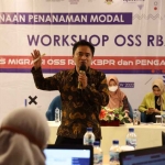 Kepala DPMPTSP Kota Kediri, Edi Darmasto, saat membuka sekaligus memberi sambutan dalam workshop. Foto: Ist