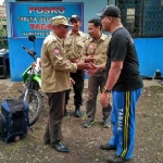 Kepala Dinas Sosial (Dinsos) Pemkab Situbondo, Lutfi Joko Prihatin, melepas lima personil TAGANA ke Ponorogo.