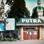 Pintu masuk Pondok Pesantren Darussalam Blokagung Karangdoro Tegalsari Banyuwangi Jawa Timur yang lockdown sejak Minggu (30/8/2020). foto: metrotv