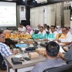 Komisi III DPRD Gresik saat hearing dengan sekretaris daerah dan sejumlah kepala OPD. Foto: SYUHUD/BANGSAONLINE