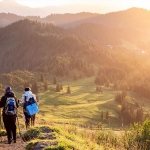 Wisata alam merupakan salah satu ide liburan akhir tahun yang menyenangkan.