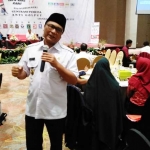 Wawali Kota Malang Ir H Sofyan Edi J, saat menjadi keynote speaker pendidikan politik bagi 400 mahasiswa se-Kota Malang, di Hotel Savana, Rabu (27/02). foto: IWAN/ BANGSAONLINE