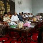 Para kiai saat membahas hukum sah atau tidak Muktamar NU ke-33 dalam pandangan fiqh di Pondok Pesantren Al-Aziziyah Denanyar Jombang, Jawa Timur, Senin (25/7/2016). Foto: bangsaonline.com