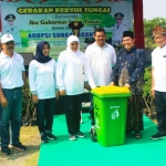 Gubernur Jatim Khofifah Indar Parawansa bersama Wabup Pungkasiadi dalam suatu kegiatan. 