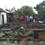 Bangunan rumah dan toko milik Mbah Karsi yang rata dengan tanah, habis dilalap si jago merah.