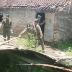 Bangunan warung permanen yang akan dibongkar Satpol PP. Foto: YUDI EP/BANGSAONLINE