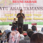 Wali Kota Kediri Abdullah Abu Bakar saat memberi sambutan di Peringatan 1 Abad Taman Siswa. Foto: Ist.