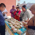 Operasi pasar yang digelar oleh Diskopukmperindag Kota Mojokerto.