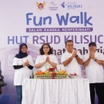 Pj Wali Kota Kediri Zanariah (dua dari kiri) di HUT RSUD Kilisuci. Foto: Ist. 