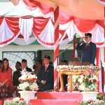 Presiden Direktur PT FI, Tony Wenas, memimpin upacara pengibaran bendera merah putih memperingati HUT ke-79 Kemerdekaan RI di Tembagapura, Papua Tengah. Foto: Ist.