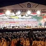 Puluhan Ribu Umat Hadiri “Bumi Arema Bersholawat, #2019 Tetap Bersaudara, Bersatu untuk NKRI” di stadion Kanjuruhan, Kabupaten Malang. foto: ist