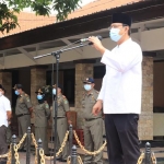 Wali Kota Pasuruan Saifullah Yusuf saat memimpin apel jajaran Satpol PP Kota Pasuruan.