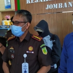 Kasus korupsi pupuk bersubsidi tahun 2019 di Kota Santri terus melebar. Hari ini, Kamis (12/8/2021), Kejaksaan Negeri (Kejari) Jombang menahan satu tersangka lagi. (foto: ist)